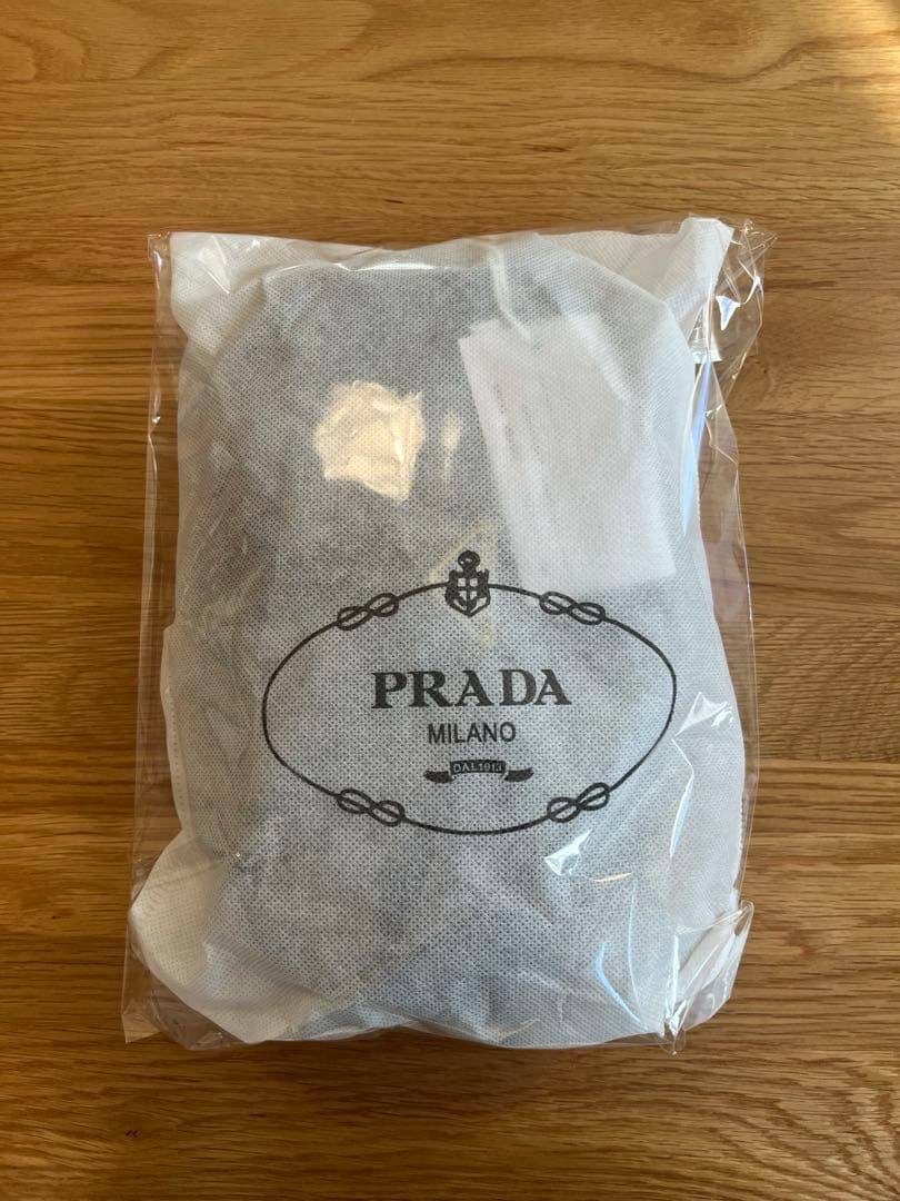 PRADA ノベルティブラック ショルダーバッグ キルティング