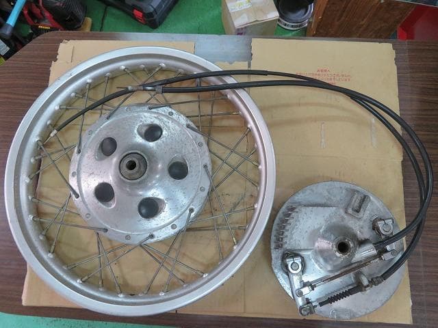 SR400ホイール前後