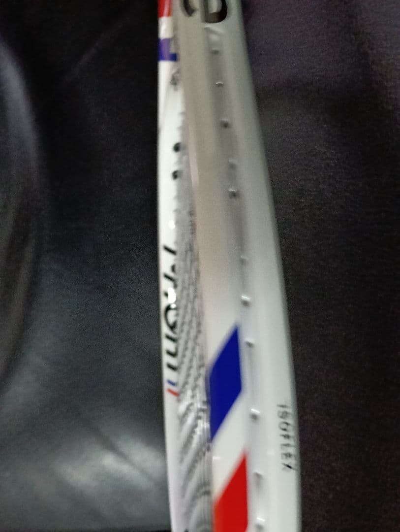 新品テクニ ファイバーT-FIGHT100インチ300ｇ未使用ガット付き