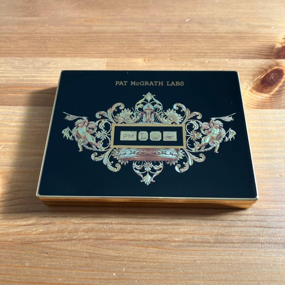 アイシャドウ Gilded Nirvana: Mega Eye Shadow Palette