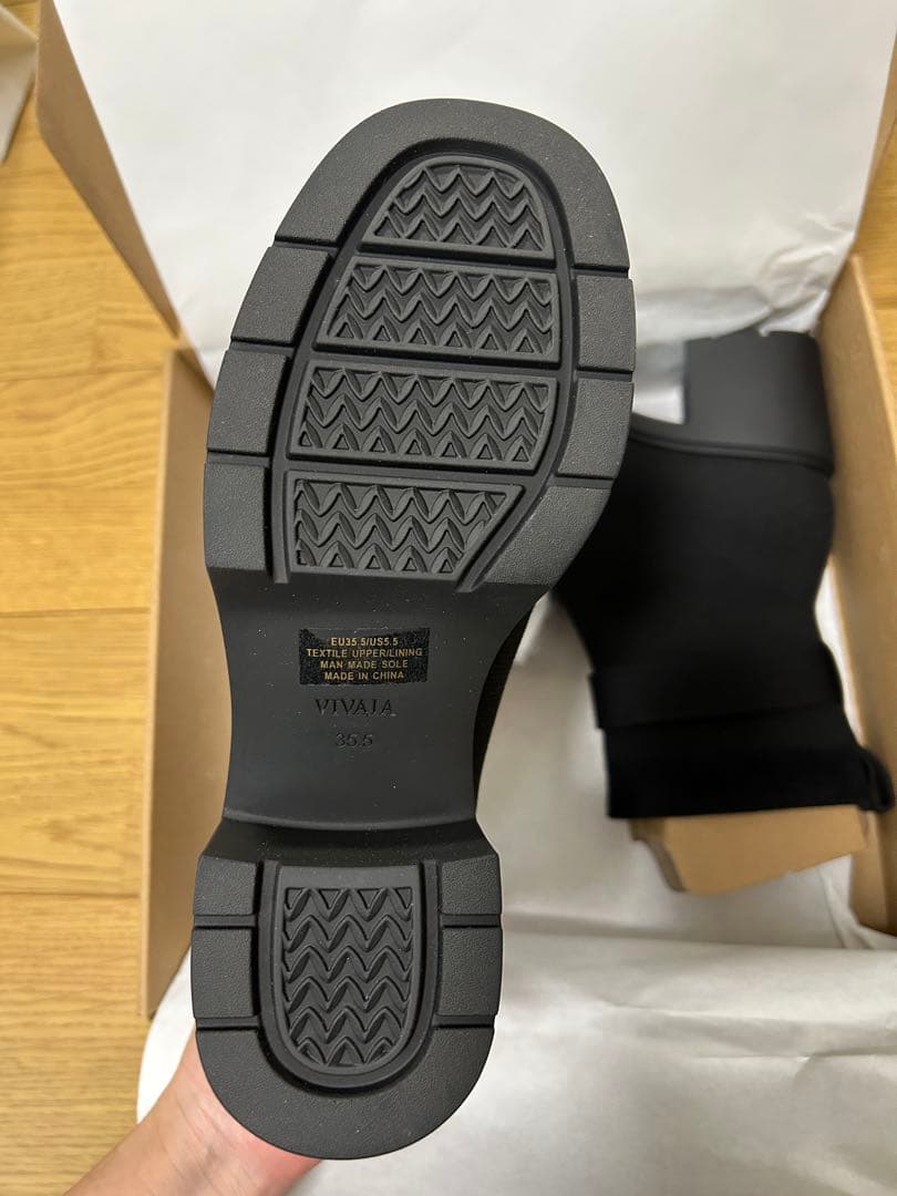 【お値下げ中！】VIVAIA スクエアトゥ 撥水加工 ヒールブーツ 35.5