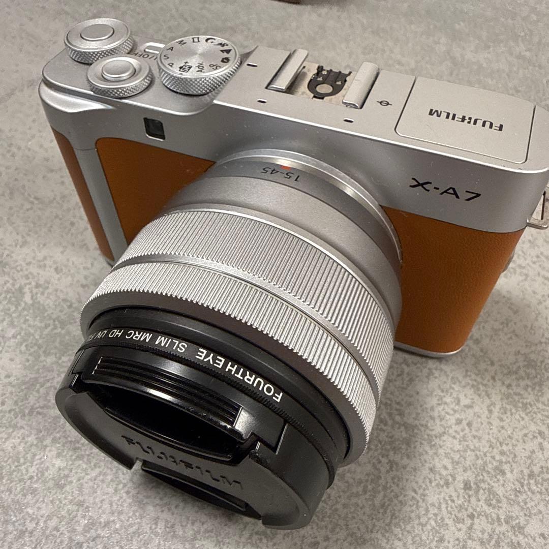 Fujifilm X-A7 ミラーレスカメラ 15-45mm