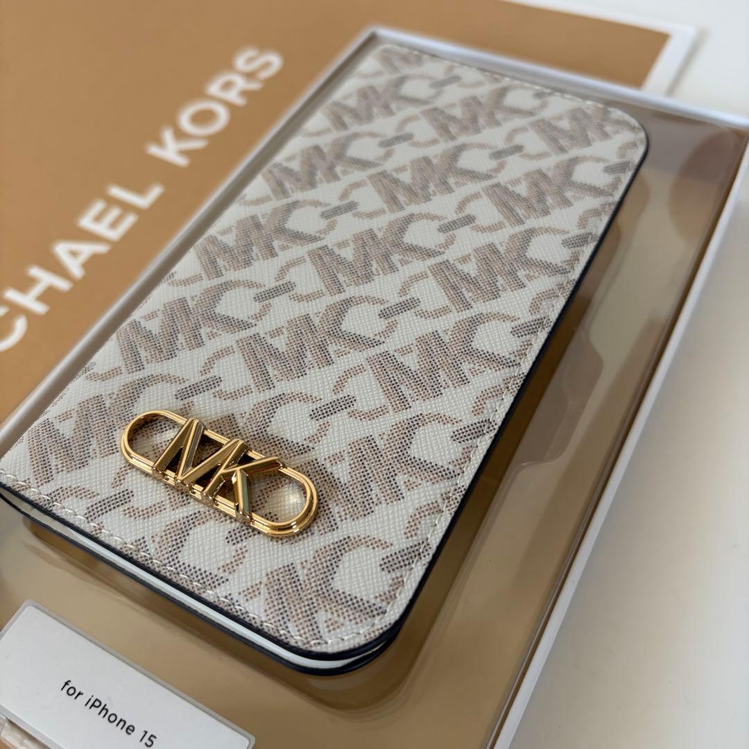 マイケルコース☆新品☆ FOLLIO 手帳型 iPhone 15ケース/バニラ