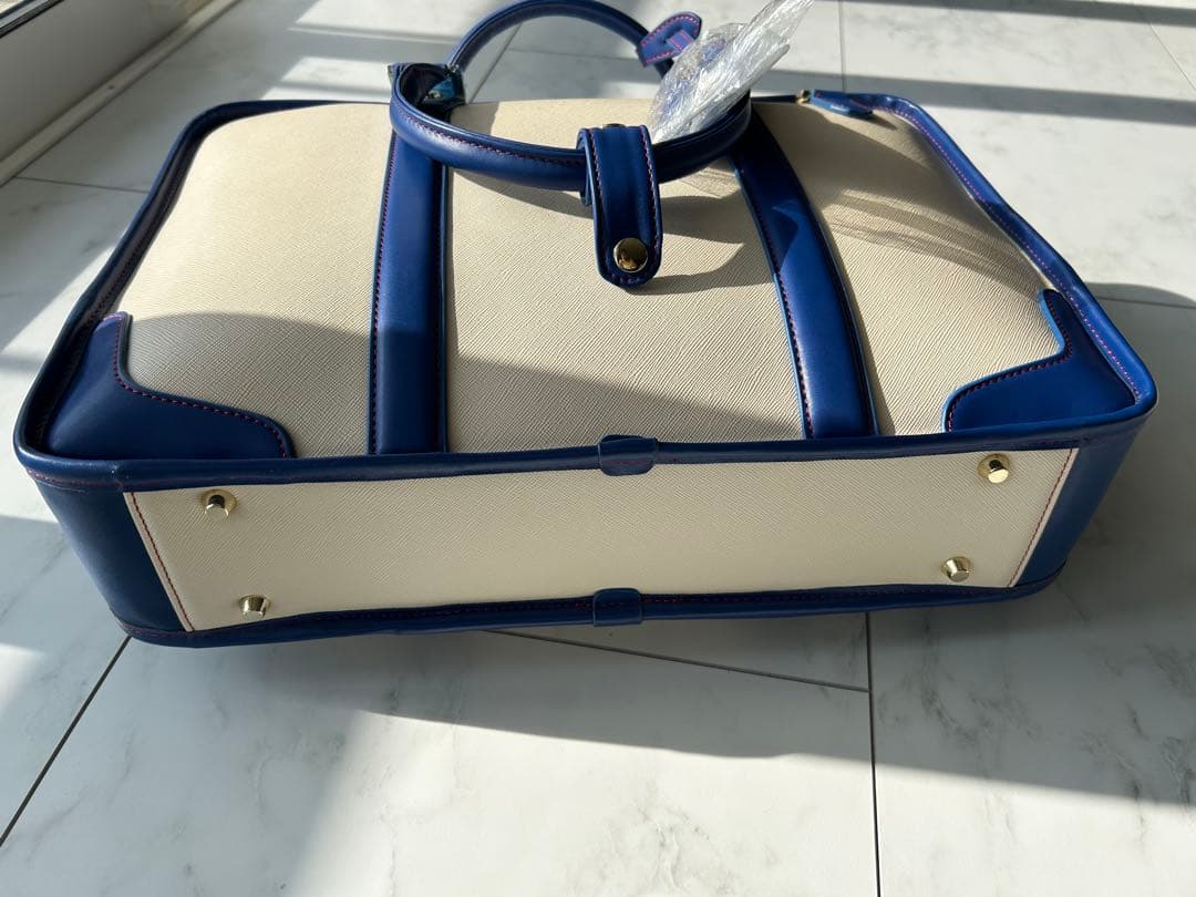 【Furbo design】フルボデザイン　ホワイトビジネスバッグ　新品未使用