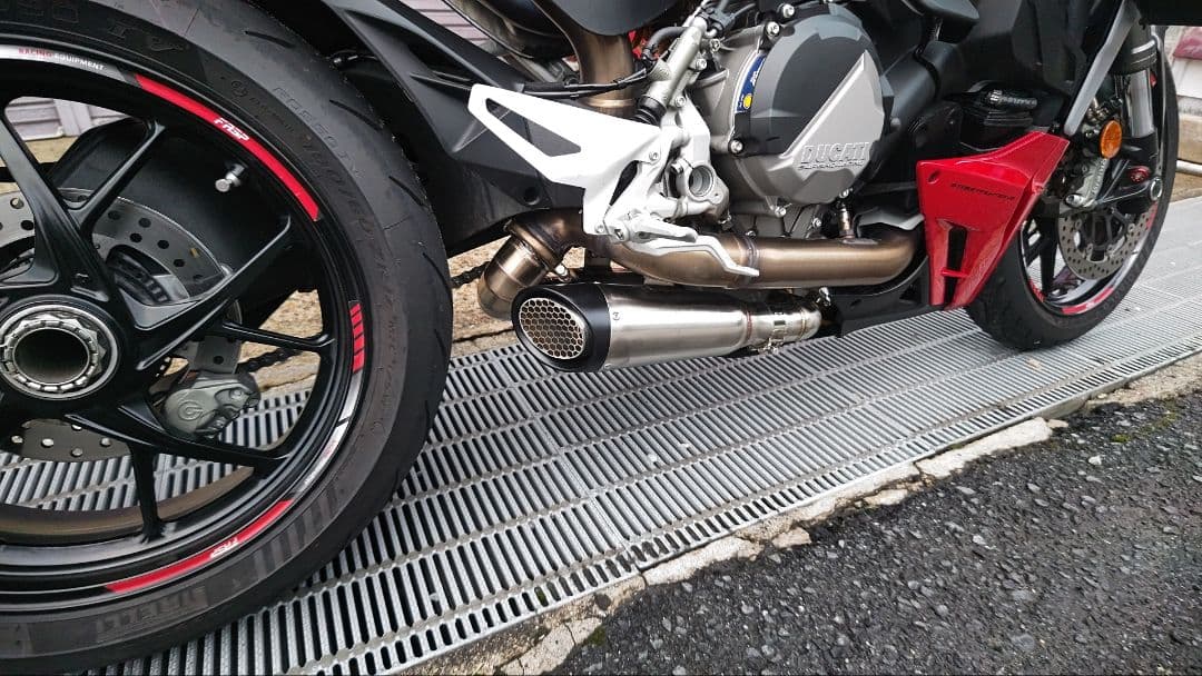 年末お値引き‼️ドゥカティ パニガーレ ストリートファイターV2 マフラー