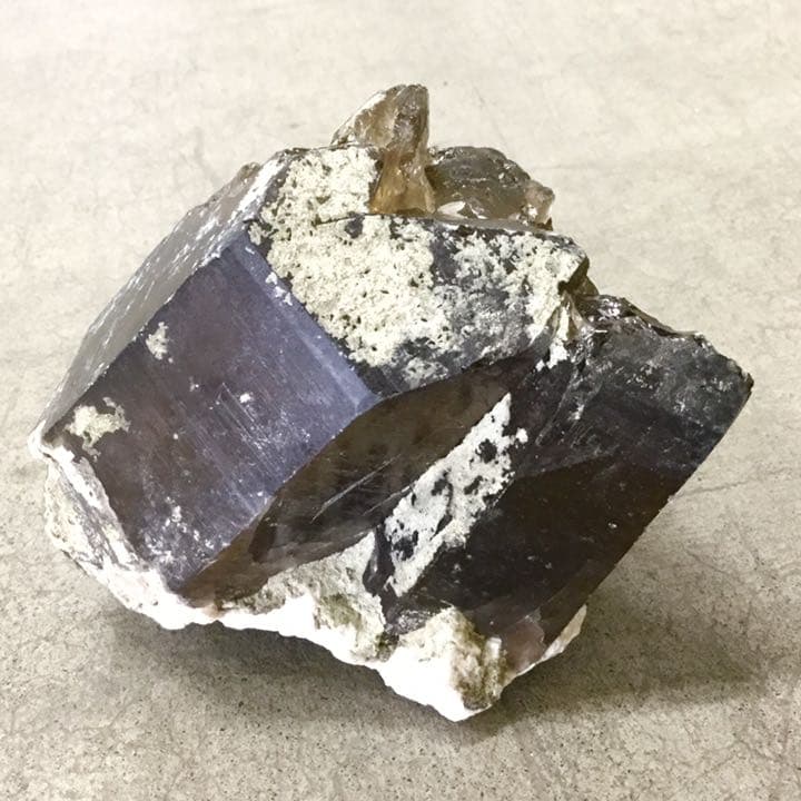 【強力な邪気払い、心身の癒し】ビッグサイズ！ 天然石 スモーキークォーツ 原石