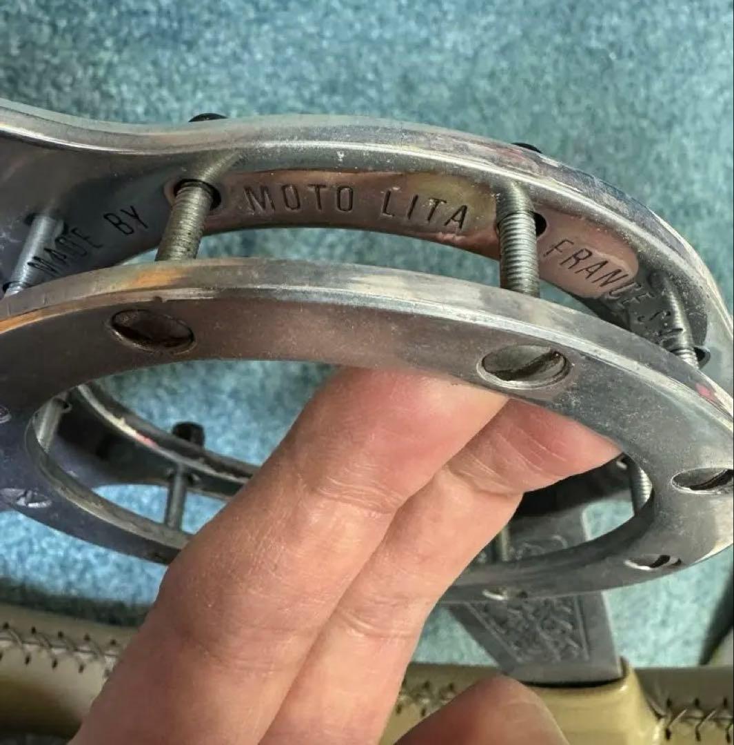 レカラ　ガンスミス　ベージュ ステアリングホイール 4本スポーク