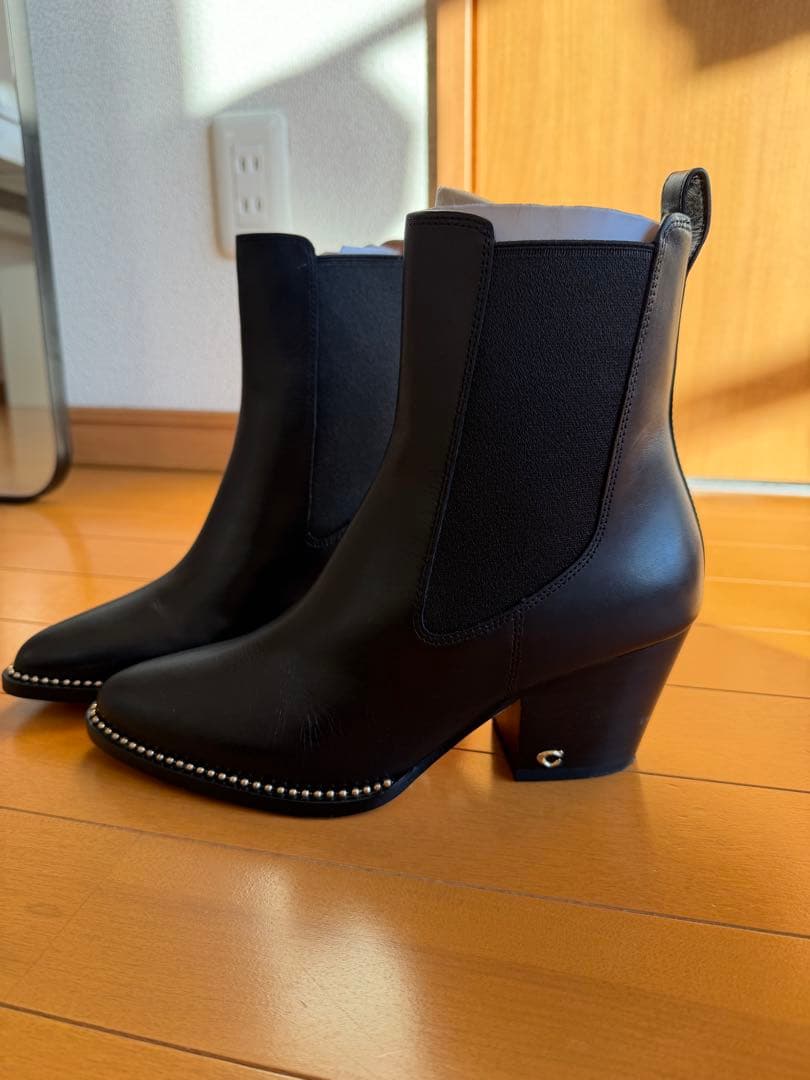 COACH ブラック サイドゴアブーツ スタッズ.