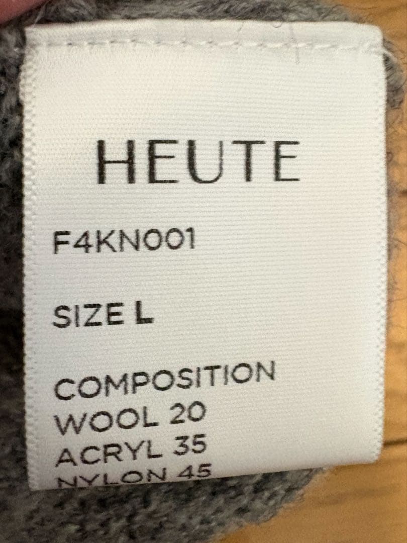 HEUTE モヘアＶネックニット　RIIZEウォンビン着用