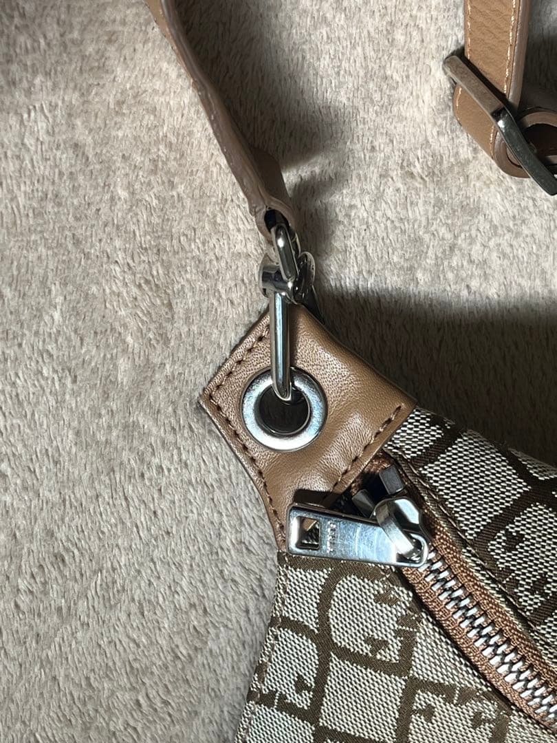 【土日限定値下げ】美品　FURLA ボディーバック