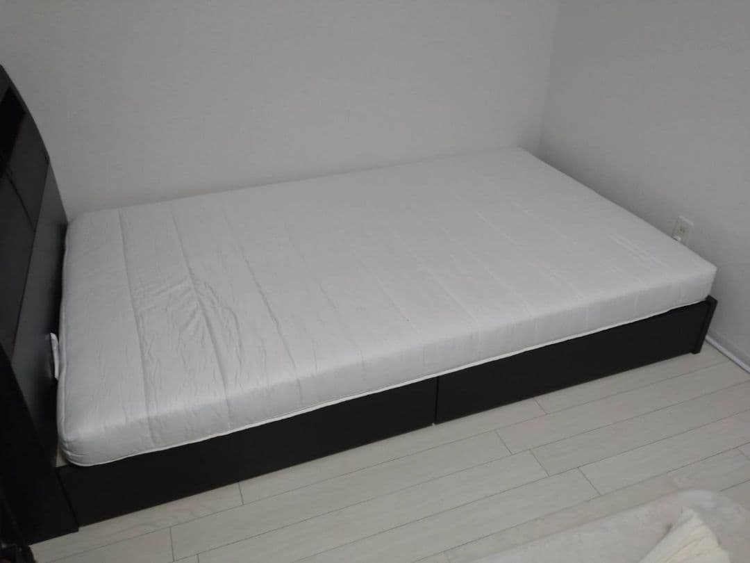 だーしーニトリ　シングルベッド　ライト付き　引き出し付き　(配送可)