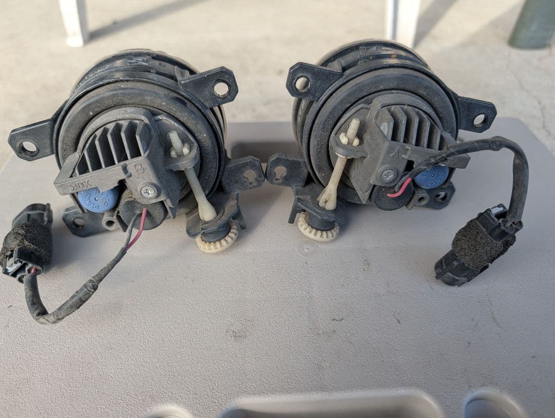 RC4オデッセイハイブリッド前期用純正フォグランプ　イエロー色