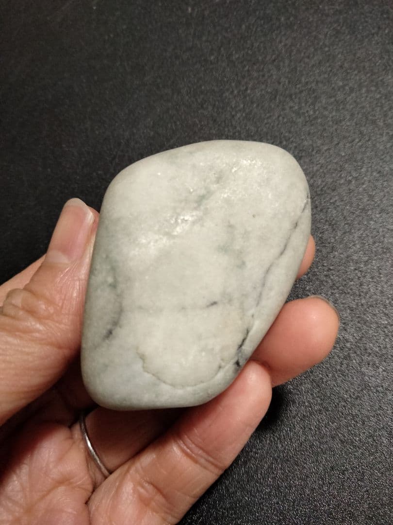 国石翡翠76g ヒスイ　ひすい　新潟県 糸魚川市姫川翡翠　原石　翡翠
早い者勝ち