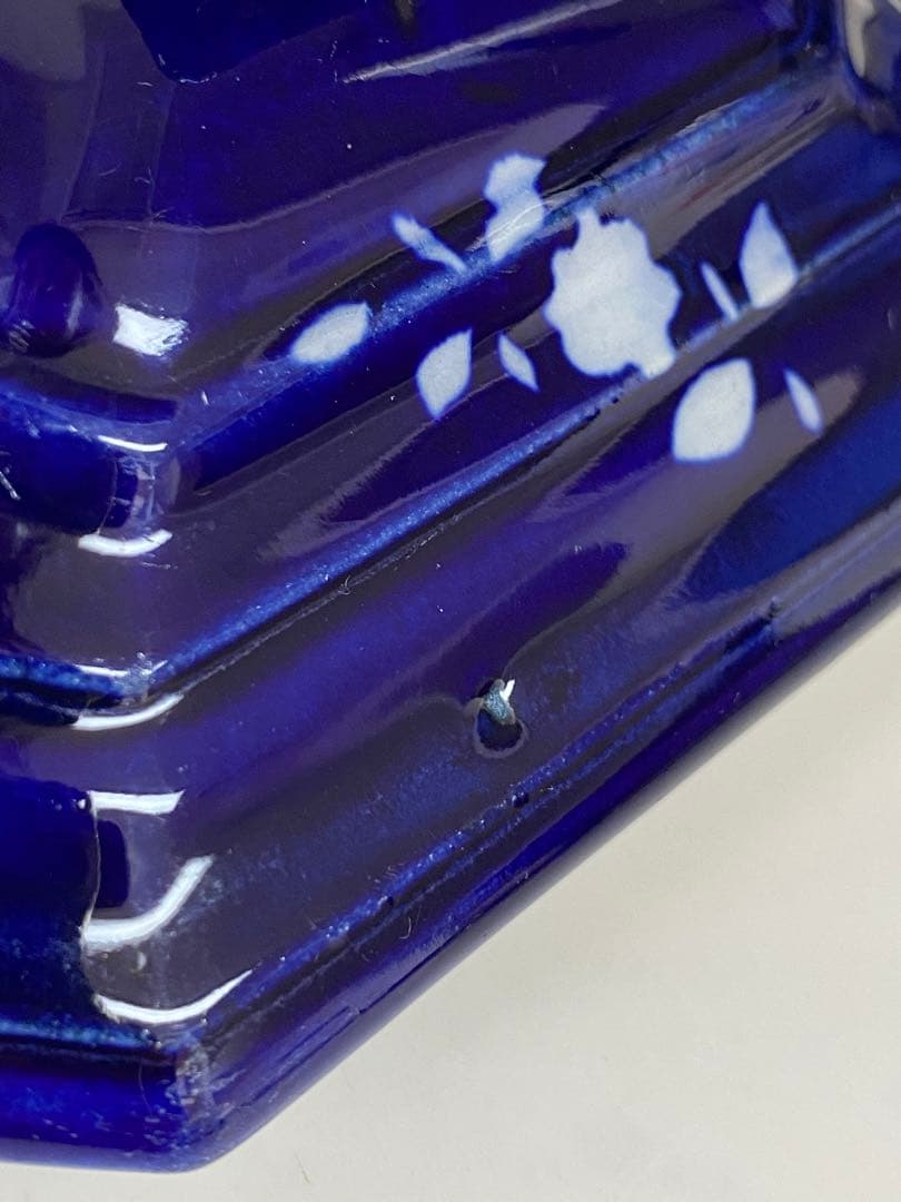 Choisy le Roi 蓋付きの器