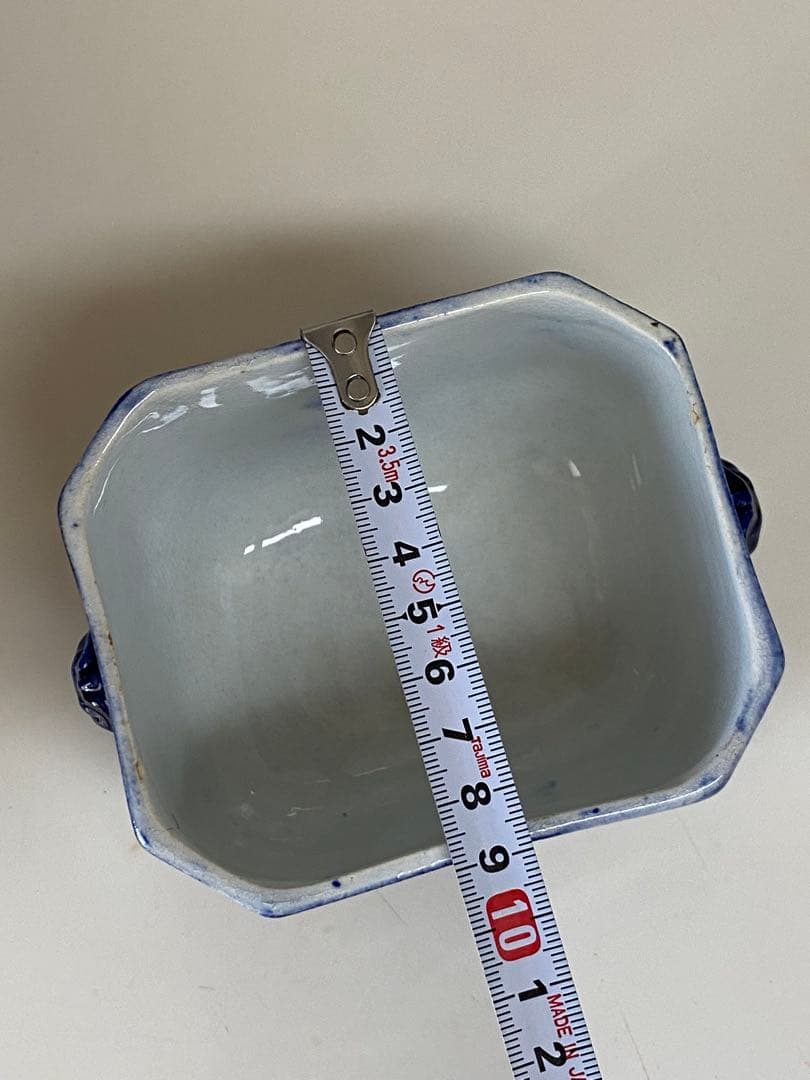 Choisy le Roi 蓋付きの器