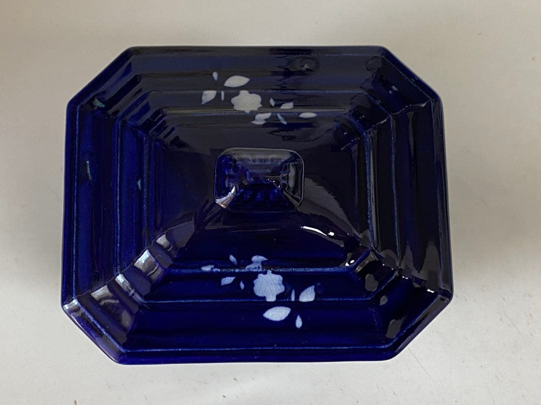 Choisy le Roi 蓋付きの器