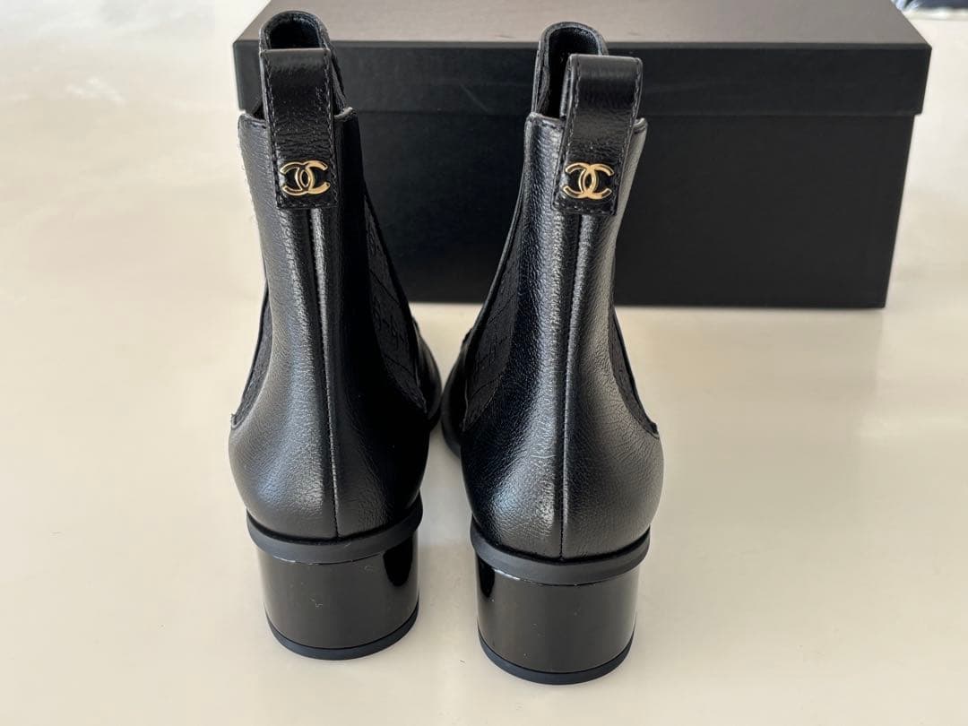 新品 未使用 シャネル CHANEL ブーツ レザー　シューズ　37