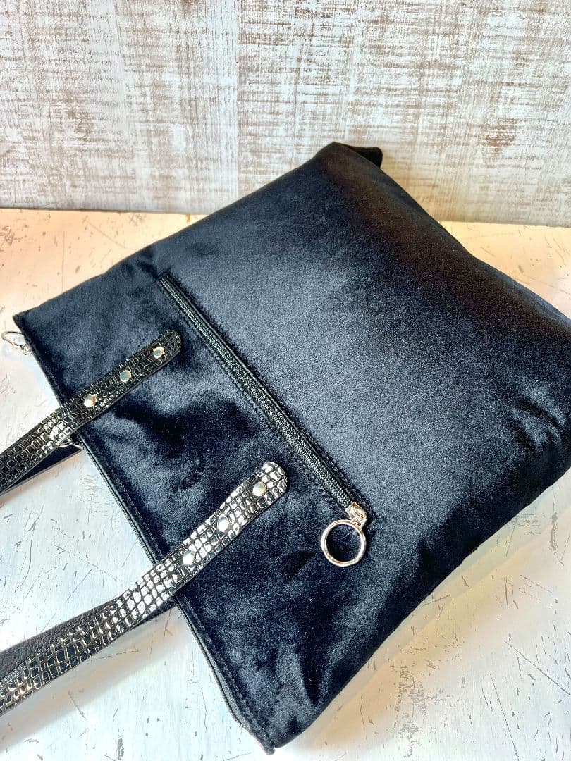 ロラライハリス♡ブラックベロア♡刺繍の本革持ち手のファスナー式肩掛けバッグ