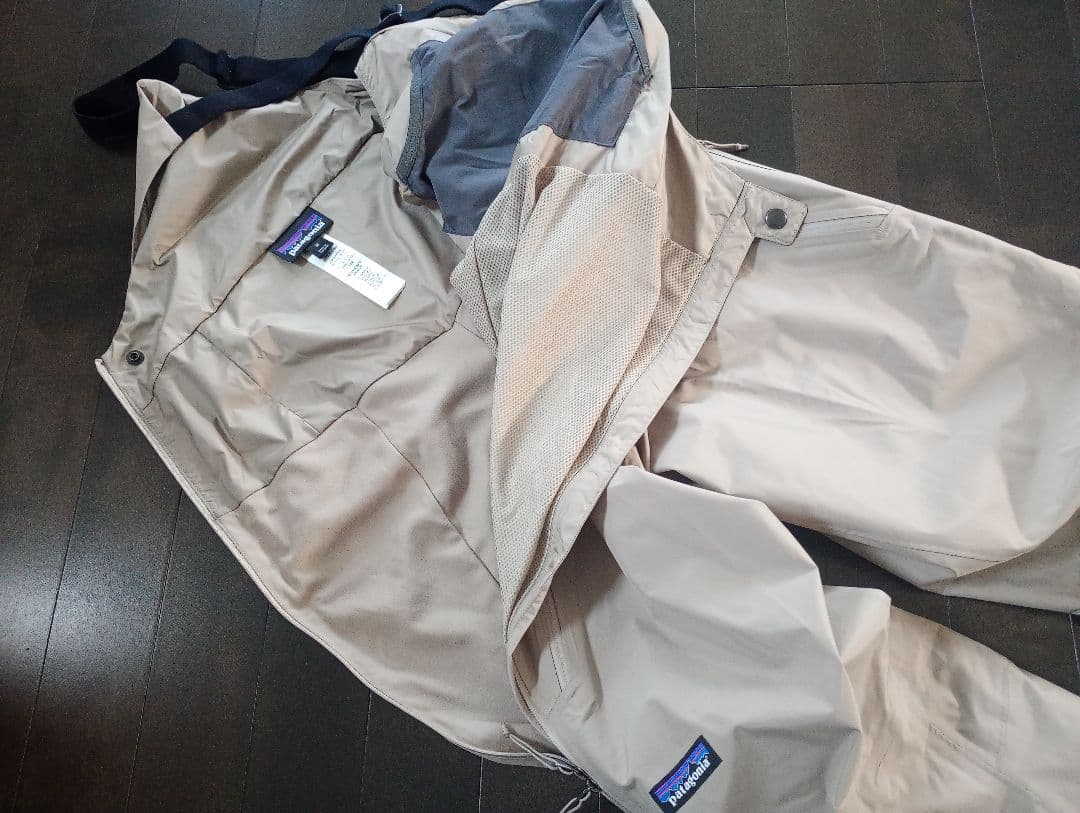 Patagoniaのレディースパウダータウン スキー スノーボード ビブパンツ