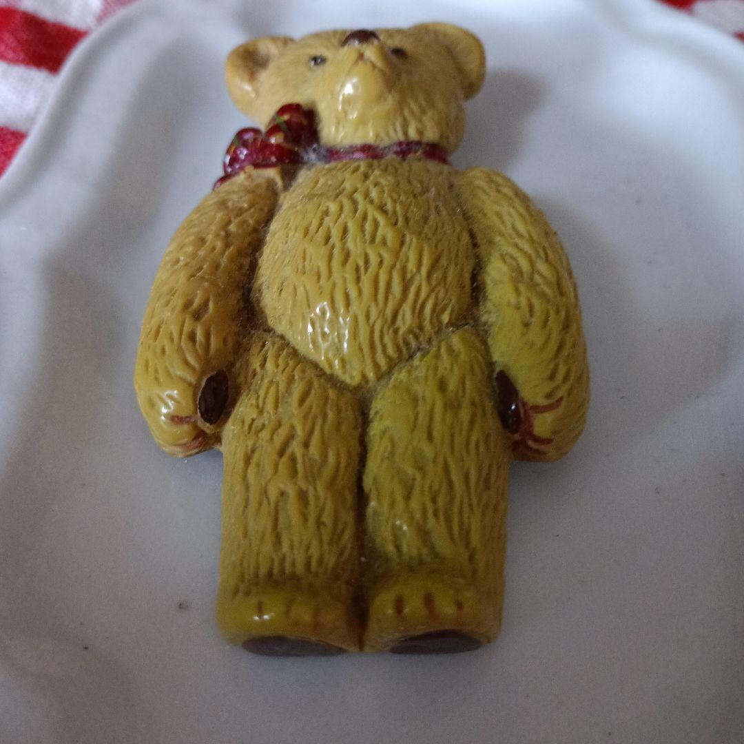 クマ型ブローチ 赤いリボン　ウィークエンズ