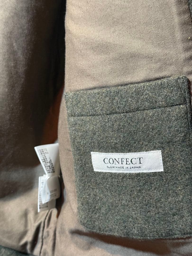 confect ウールモッサークルーネックベスト　カーキ