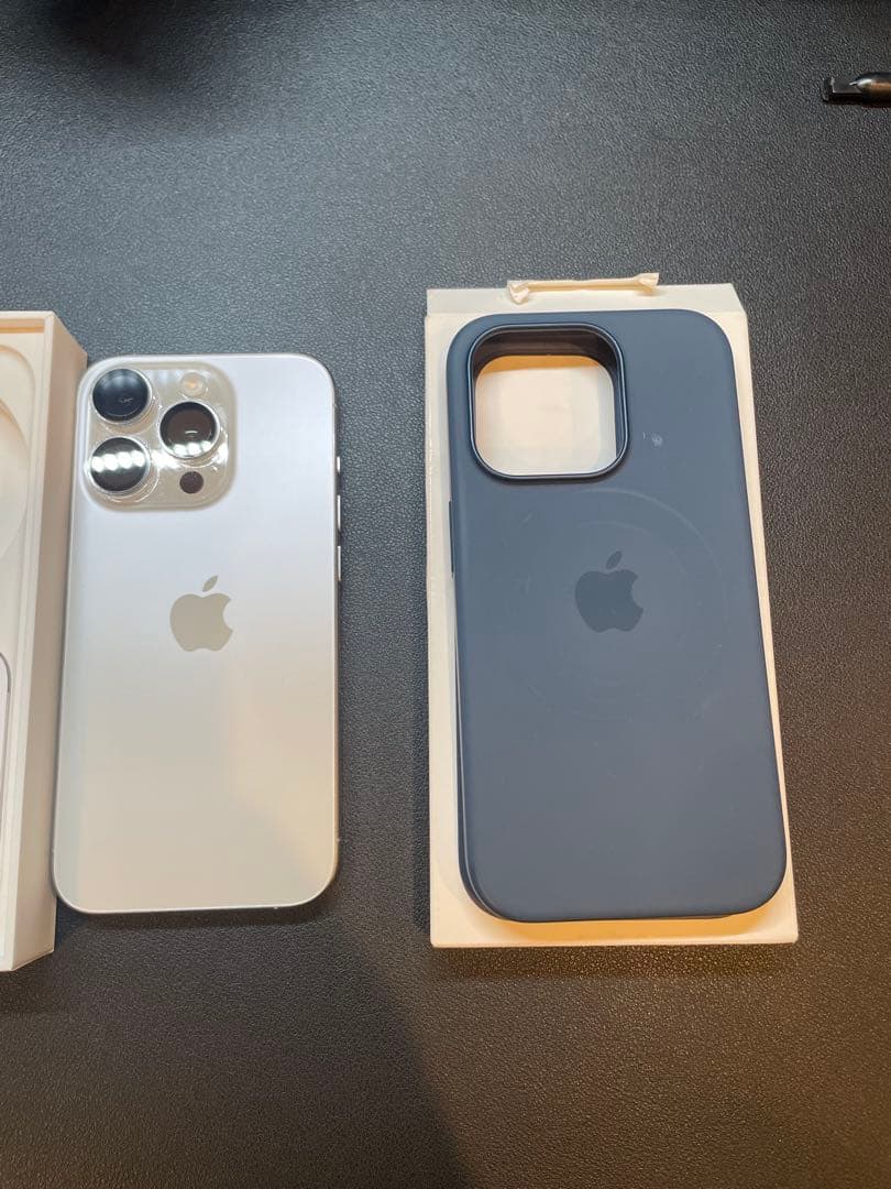 美品　Apple iPhone 15 Pro 1TB ホワイトチタニウム　本体