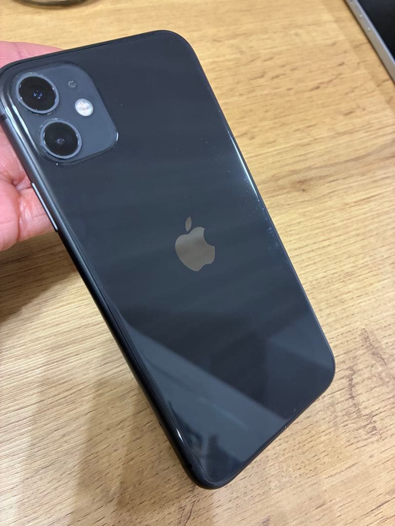 海外版iPhone11 64GB 本体　ブラック　シャッター音なし