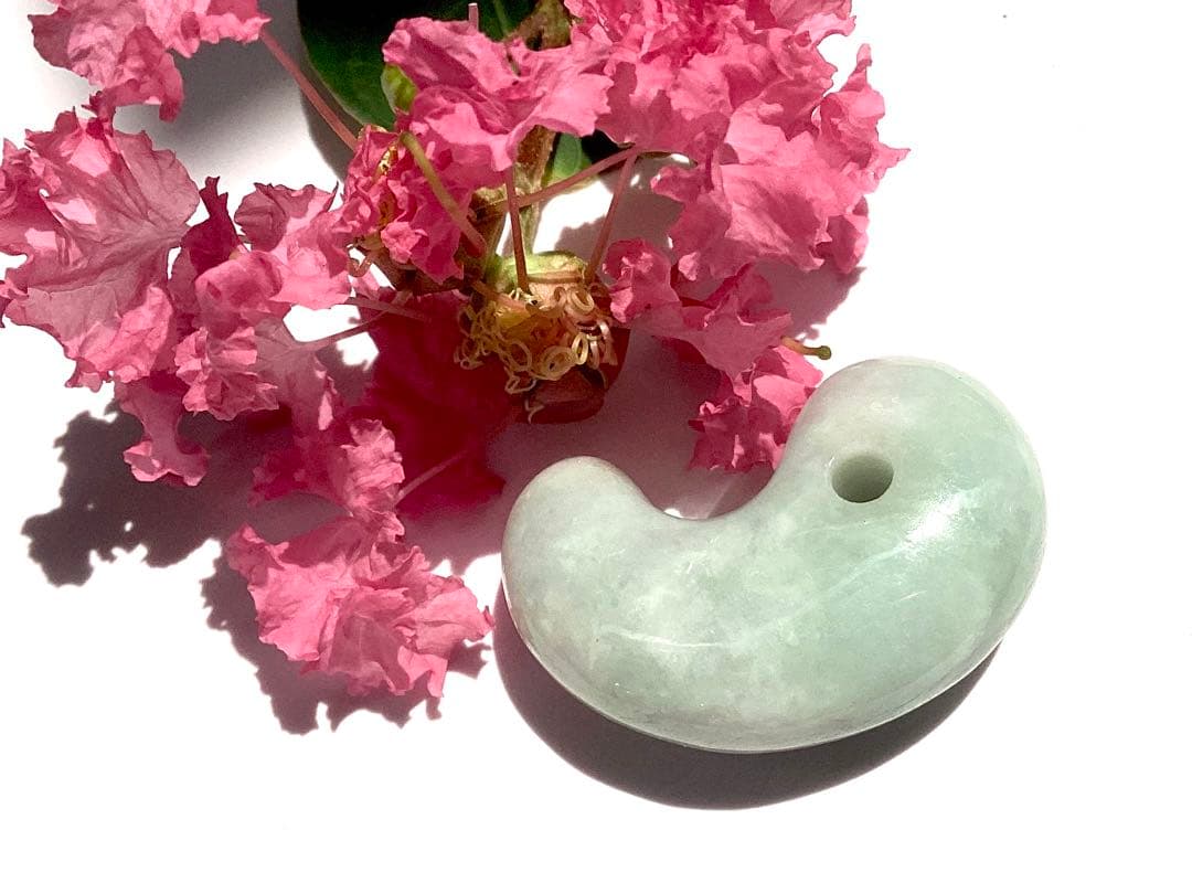 ✳幸運導く**糸魚川翡翠 勾玉　吉祥開運　本物の守護石をお身近に　鑑別書取得品‼️