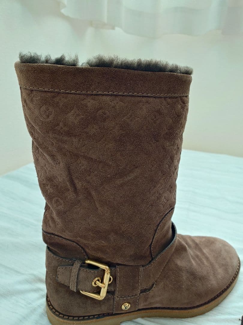 LOUIS VUITTON モノグラムブラウン 24 ムートンブーツ バックル