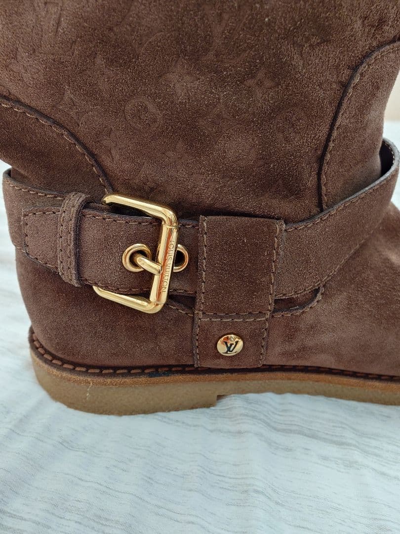 LOUIS VUITTON モノグラムブラウン 24 ムートンブーツ バックル