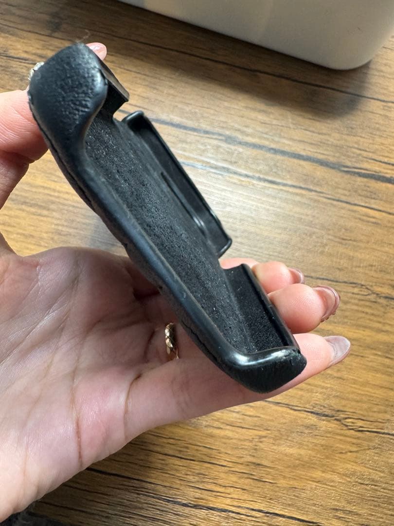 ディオ iPhone15proケース チャーム付き