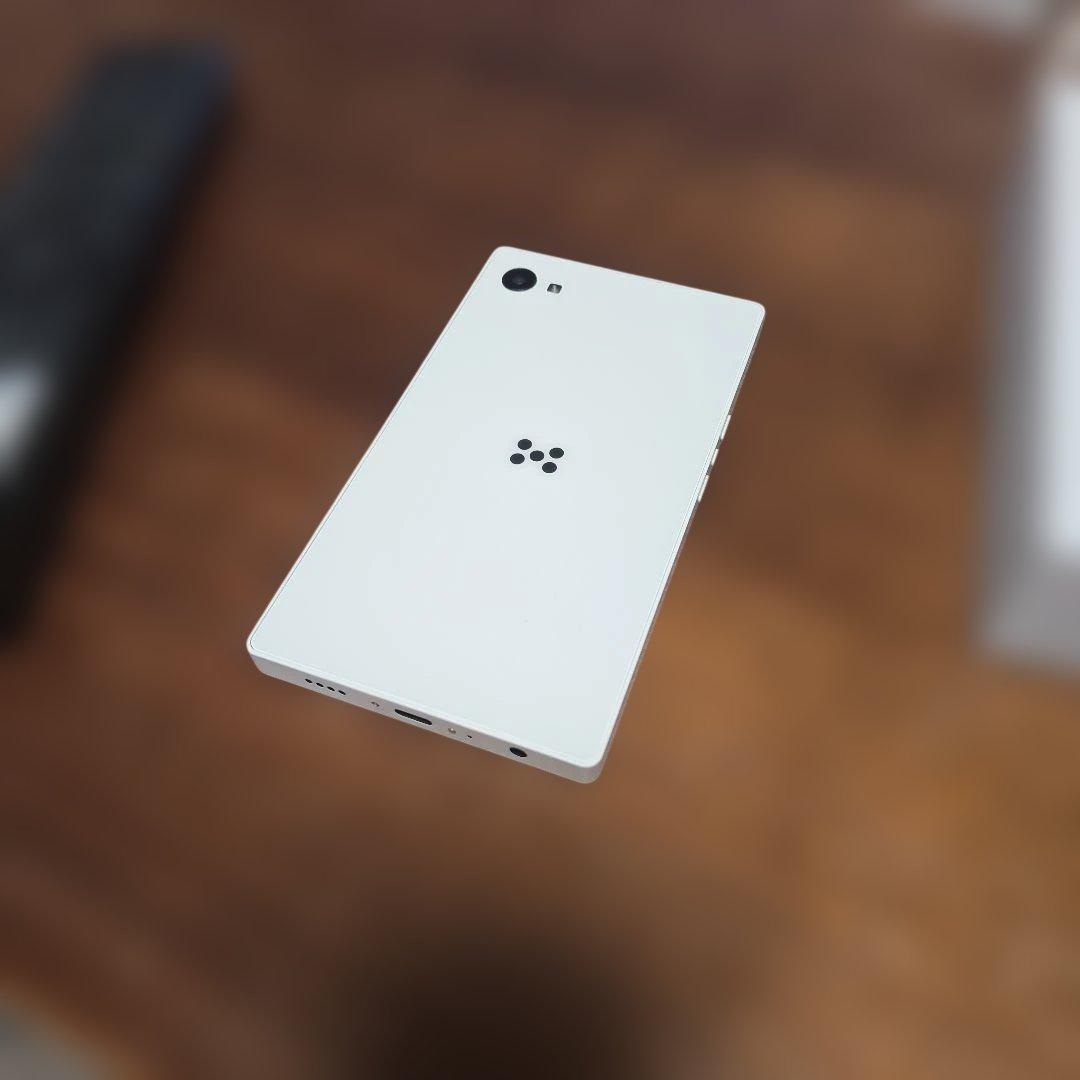 る*ん様 値下げ入札可　美品　Minimal Phone ホワイト QWERTY