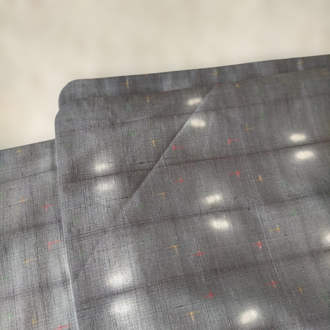 上品絞りグレー 紬着物 カラフル十字模様