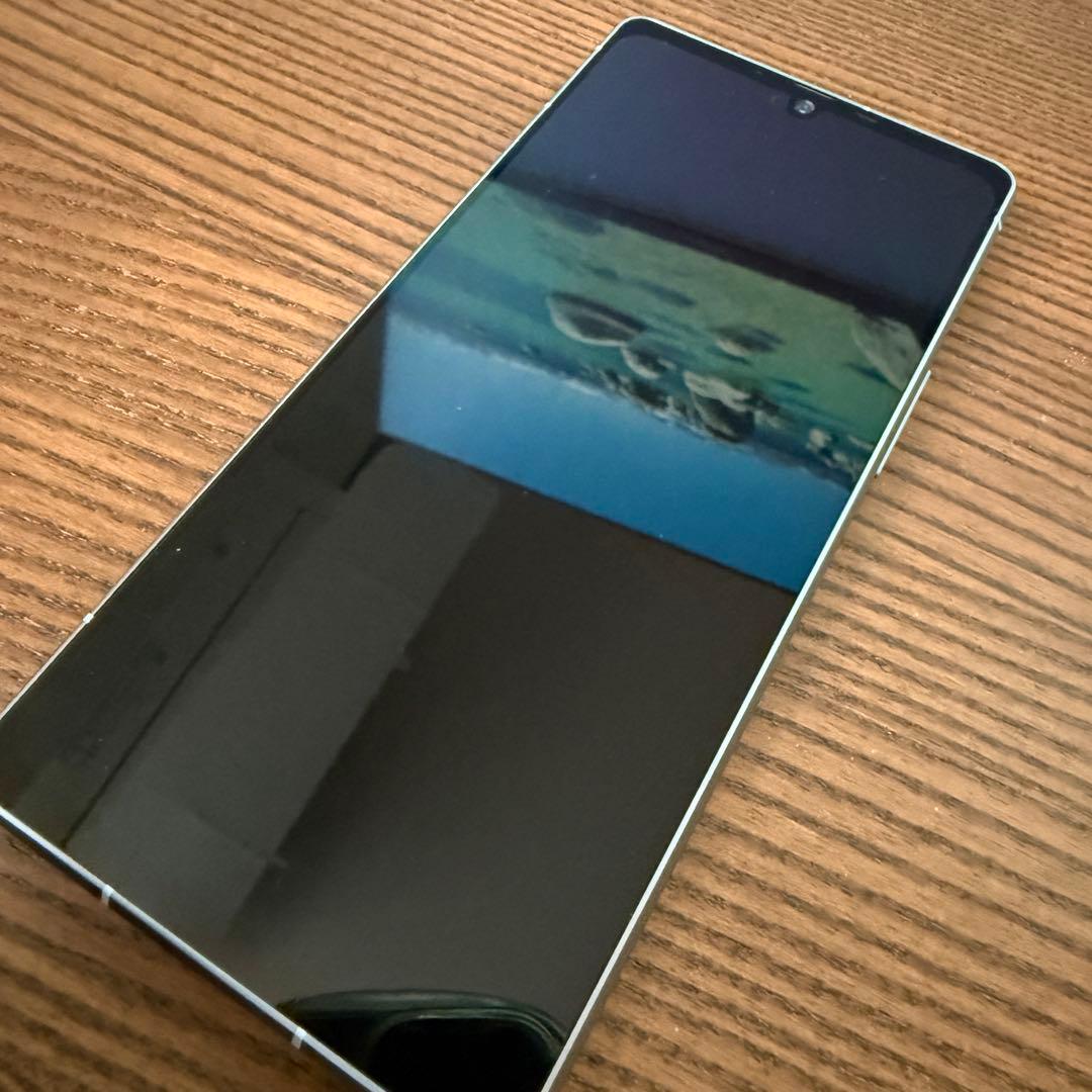 超美品 AQUOS R8 SH-52D docomo SIMフリー スマホ 本体