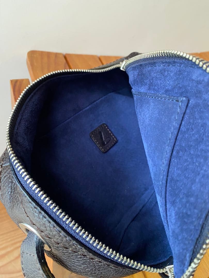 土屋鞄 トーンオイルヌメ ボディポシェット（ミッドナイト、ブラウン）