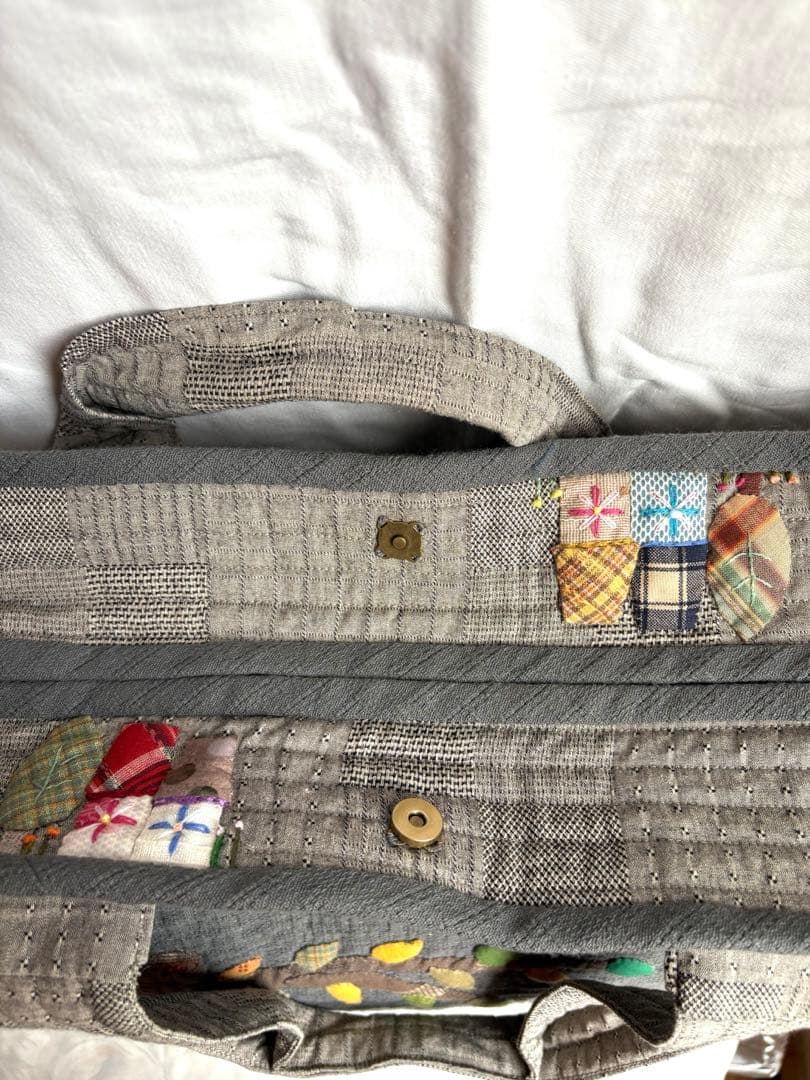 ハンドメイドパッチワーク　2way使い　大きめバック　ハウスと花とスー NO49