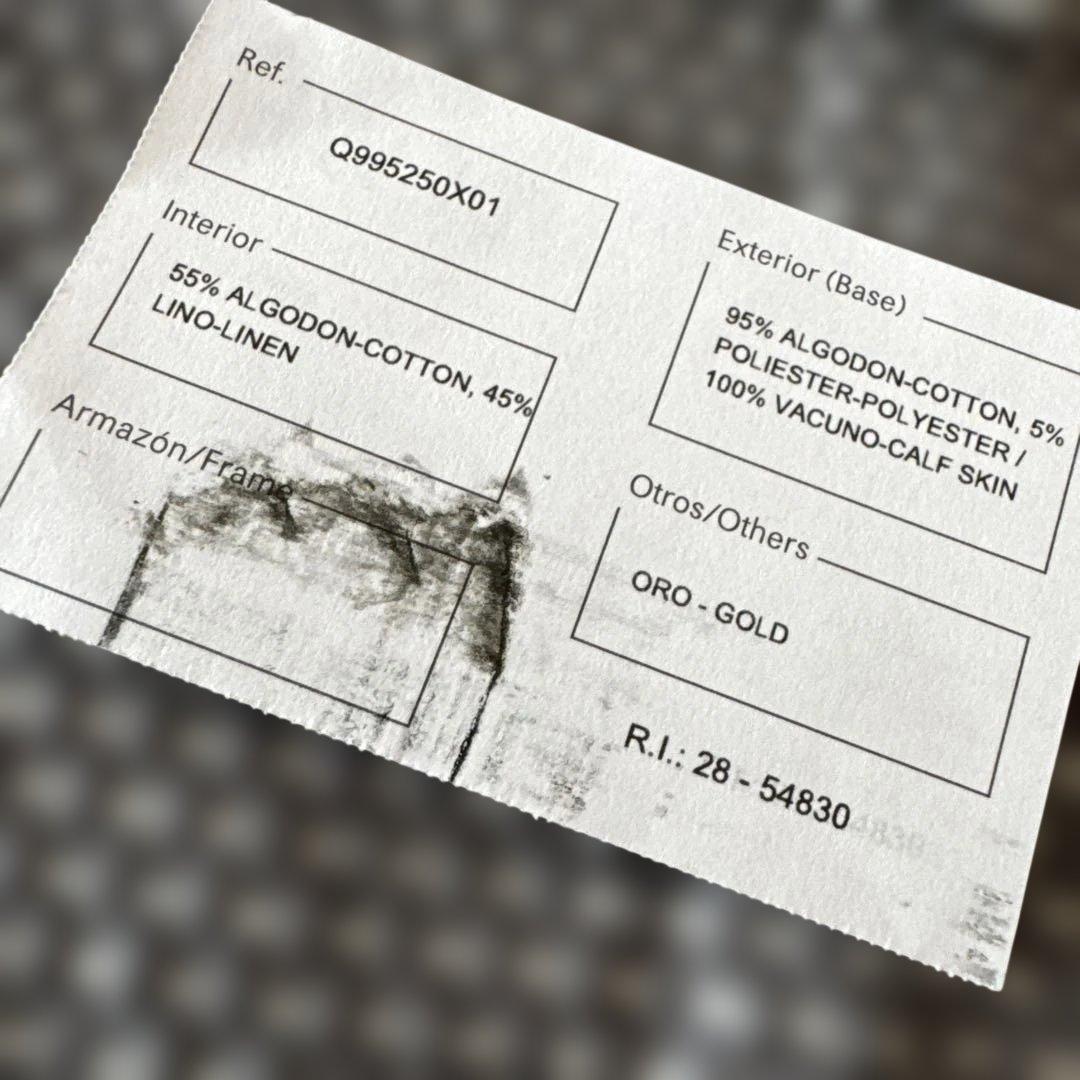 雨雨雨　　LOEWE ブローチ