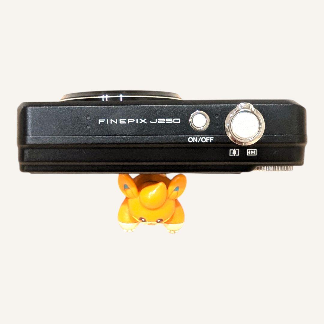 美品 動作確認済 FUJIFILM J250 デジカメ ブラック 充電器