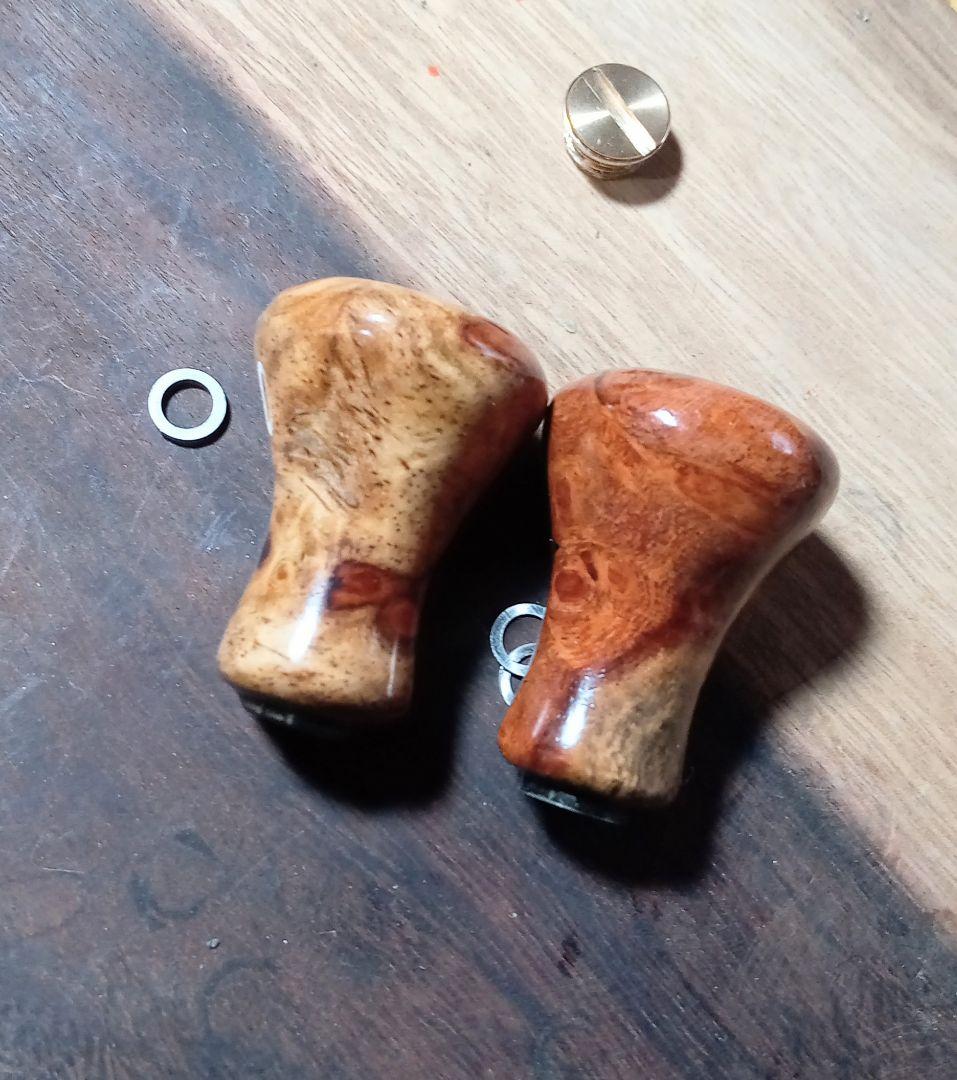 花梨ノブ　シマノ　NSクラフト ハンドルノブ　リール　パーツ　リールノブ　紅白