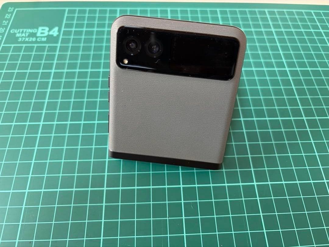 Motorola razr 折りたたみ式 グレー