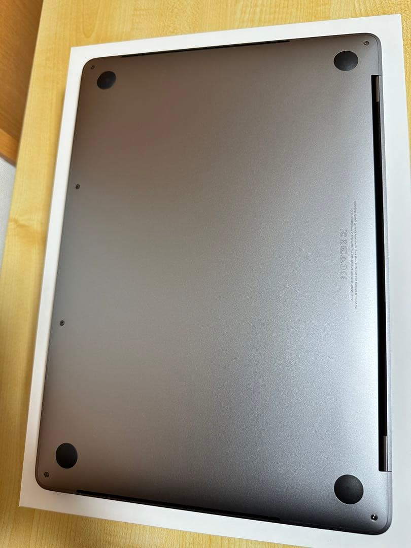 2025年OS] 美品MacBook Pro 16GB／ SSD 256GB 箱