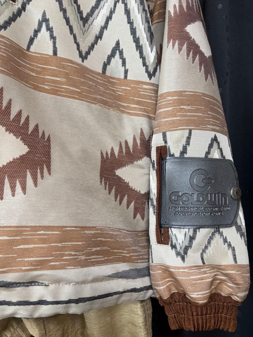 超お買い得！早い者勝ち。ゴールドウィン　スキーウェアメンズ　上下　グローブ付