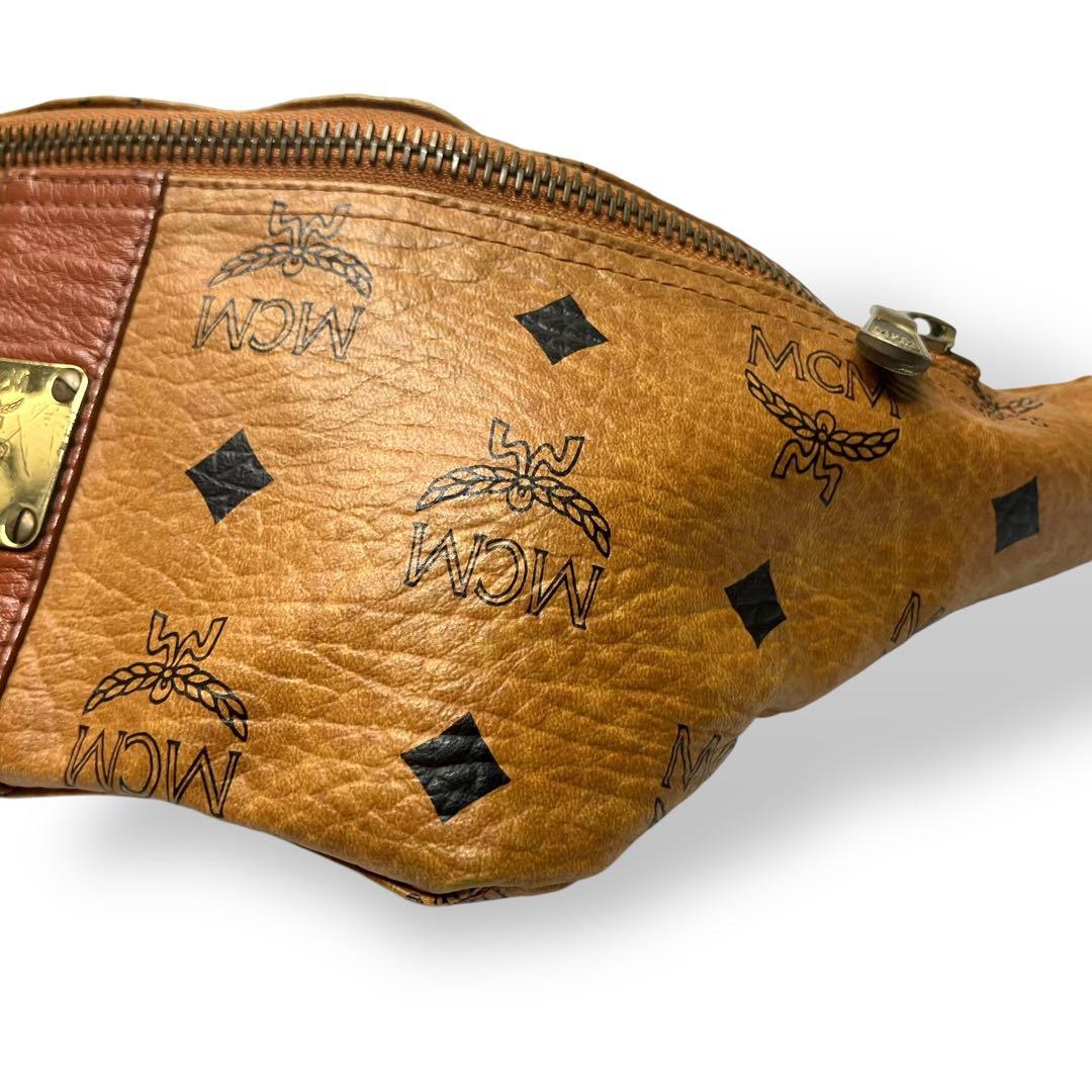 【美品】MCM エムシーエム　ボディバッグ　レザー　ヴィセトス柄　コニャック