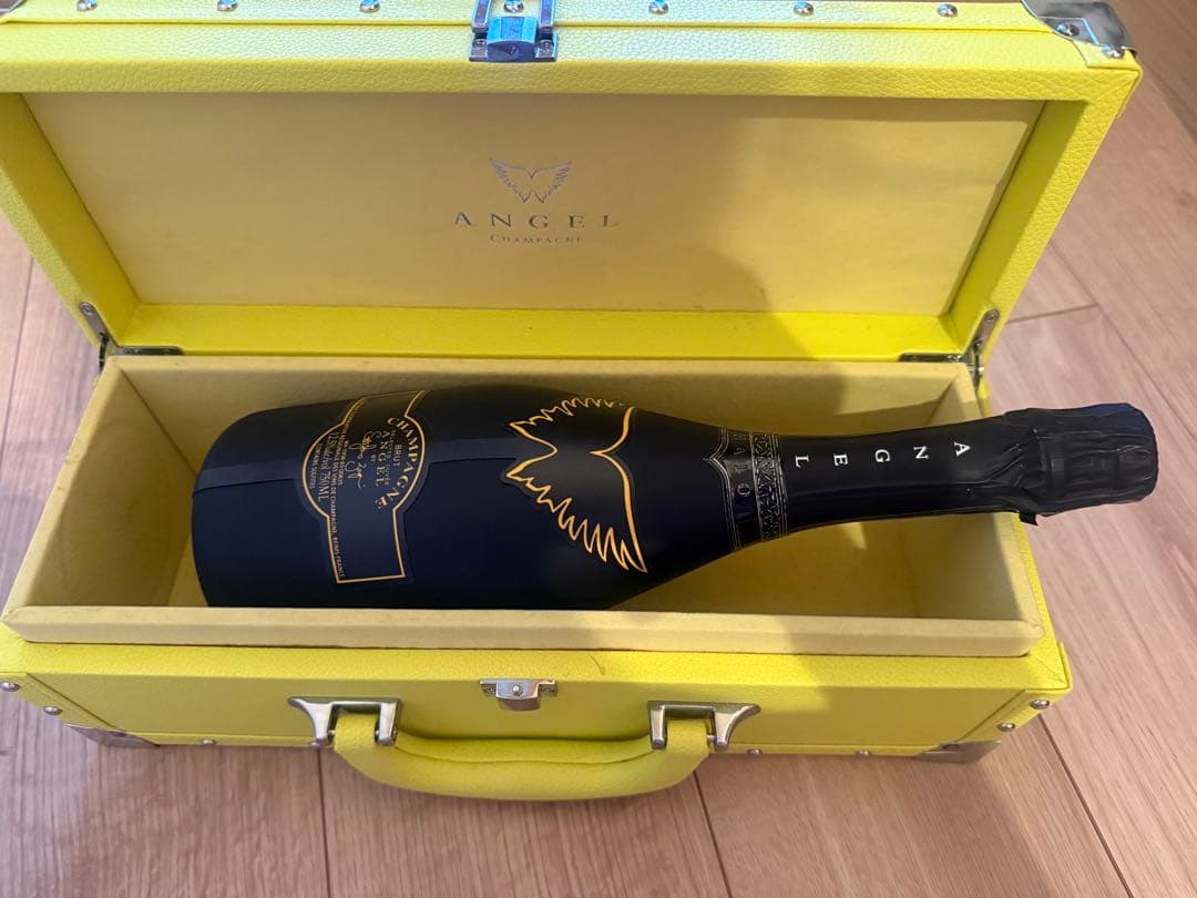 にゃんこANGEL シャンパン 青 赤 黄色 ピンク