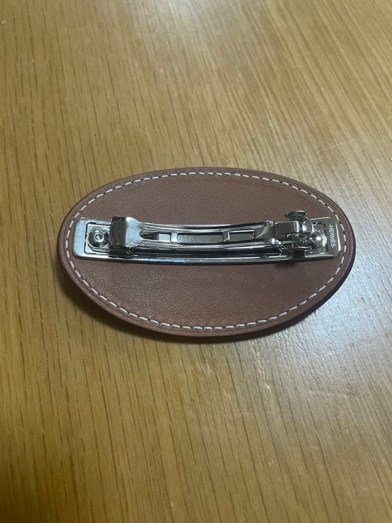 HERMES ブラウンレザー ヘアクリップ