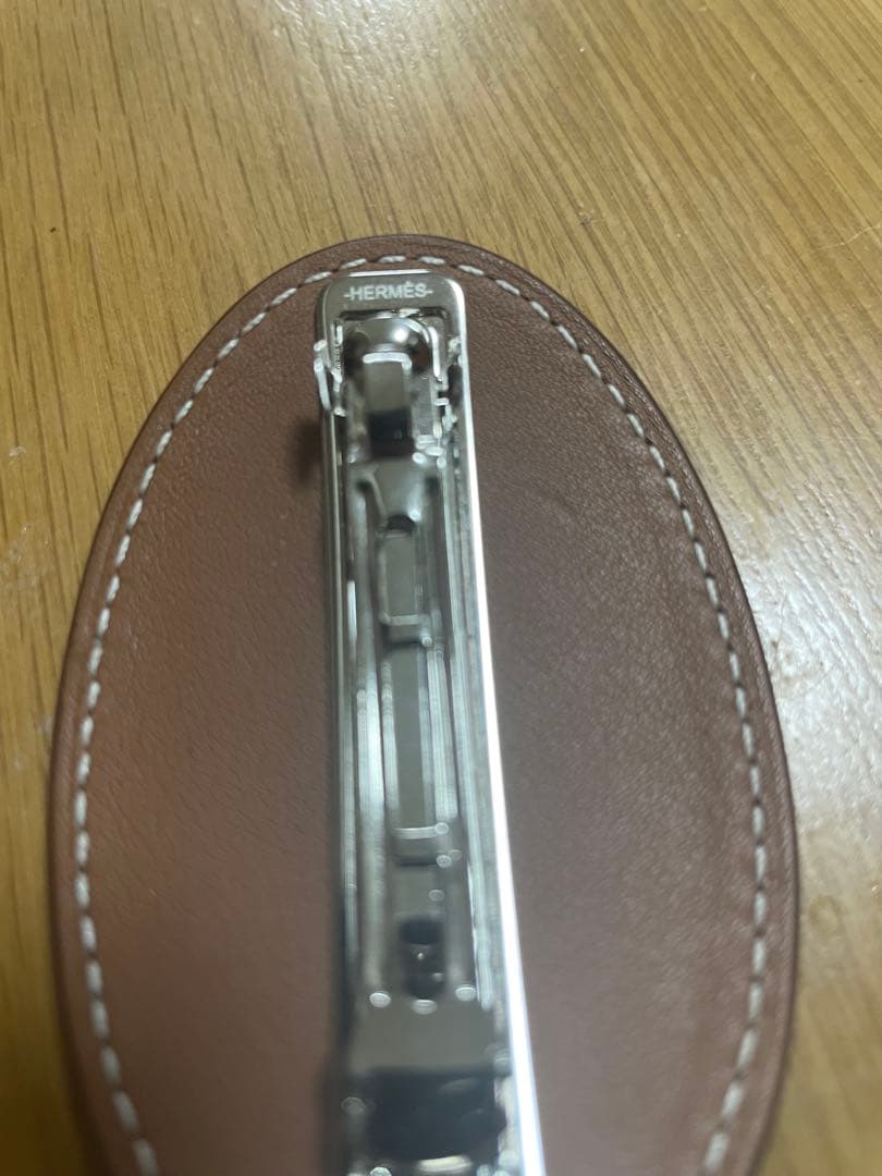 HERMES ブラウンレザー ヘアクリップ