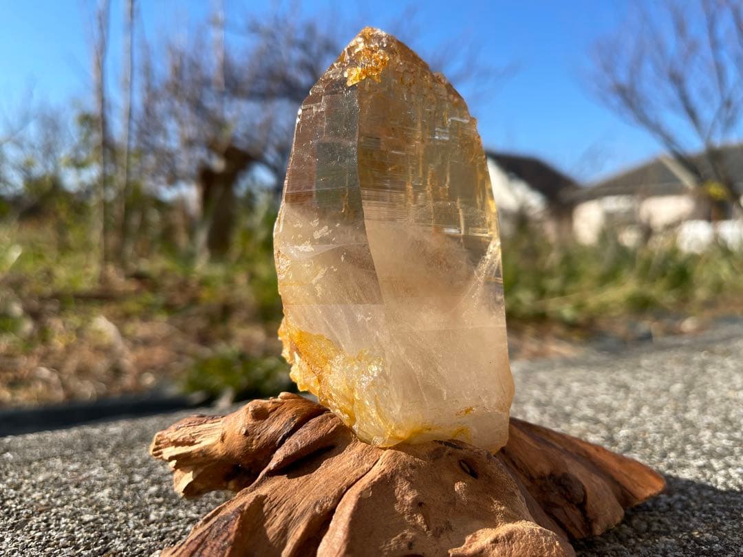 最高級　インド産　ヒマラヤ水晶　ゴールデンヒーラー　台座付き