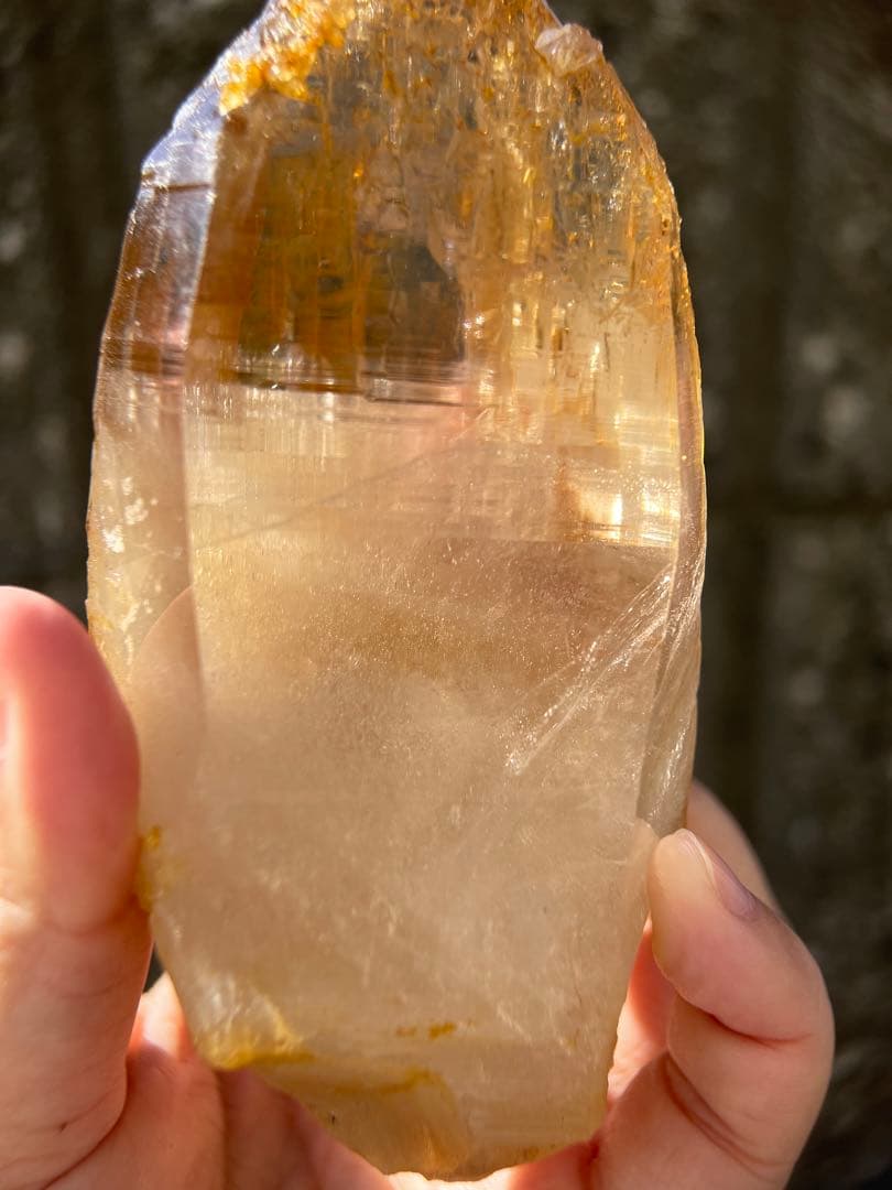 最高級　インド産　ヒマラヤ水晶　ゴールデンヒーラー　台座付き