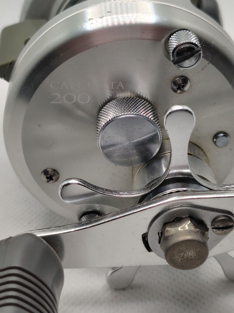 シマノ　ベイトリール　カルカッタ200