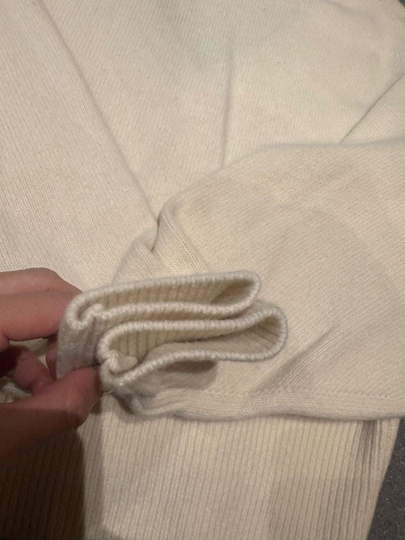 新品未使用タグ付き　NOBLE カシミヤ混Vネックパフスリーブカーディガン　白